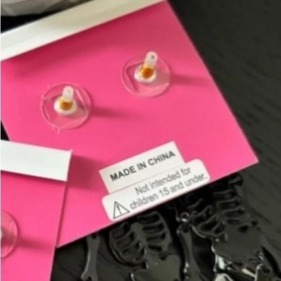 BETSEY JOHNSON SET Halloween Skeleton Glow in Dark Necklace & Earrings NEW NWT - Picture 5 of 11